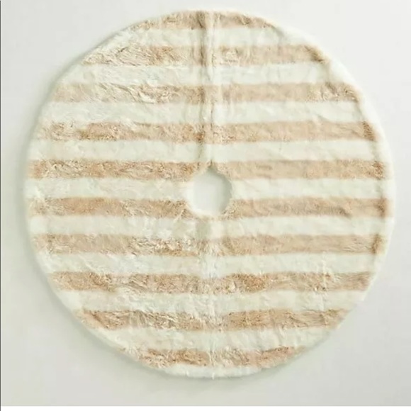 Anthropologie Patterned Faux Fur Tree Skirt - Picture 2 of 4